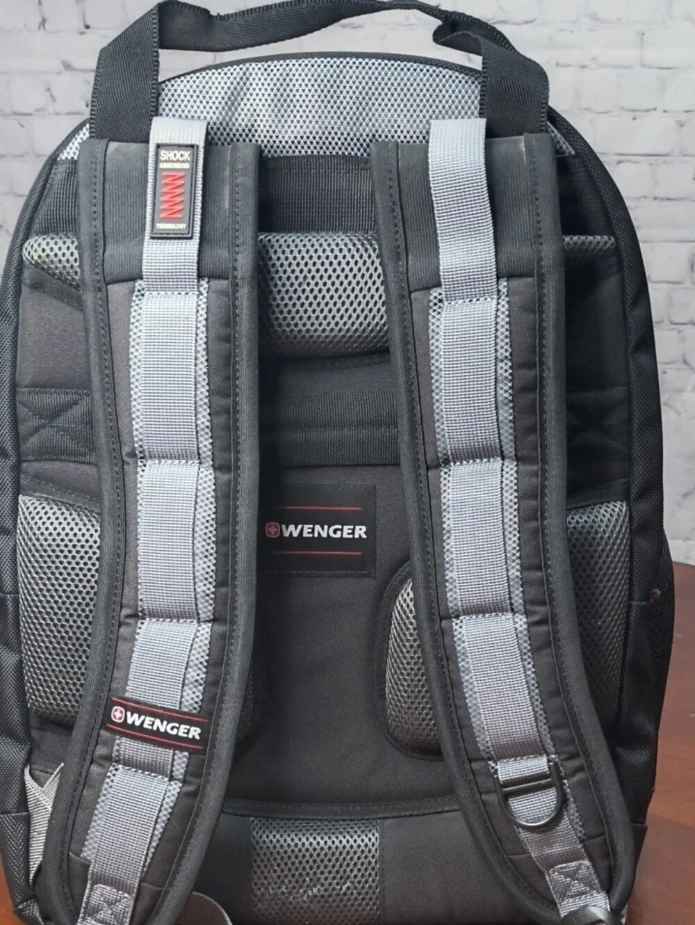 Wenger Black Gray Backpack Red Logo Detail 7 Zipper Pockets With Cushions AC